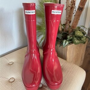 Hunter Rainboots - Raspberry Colored Kellan Wedge